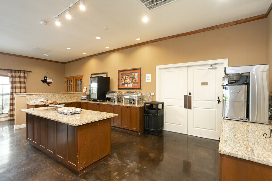 More Photos Of 301 W State Highway 72, Kenedy Hotel For Sale