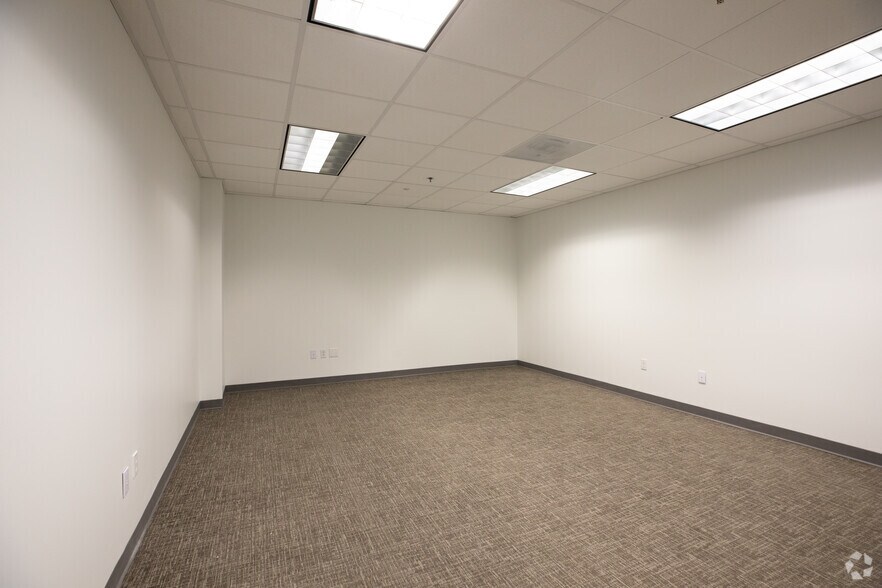 More Photos Of 11011 N Torrey Pines Rd, La Jolla Research And Development For Lease