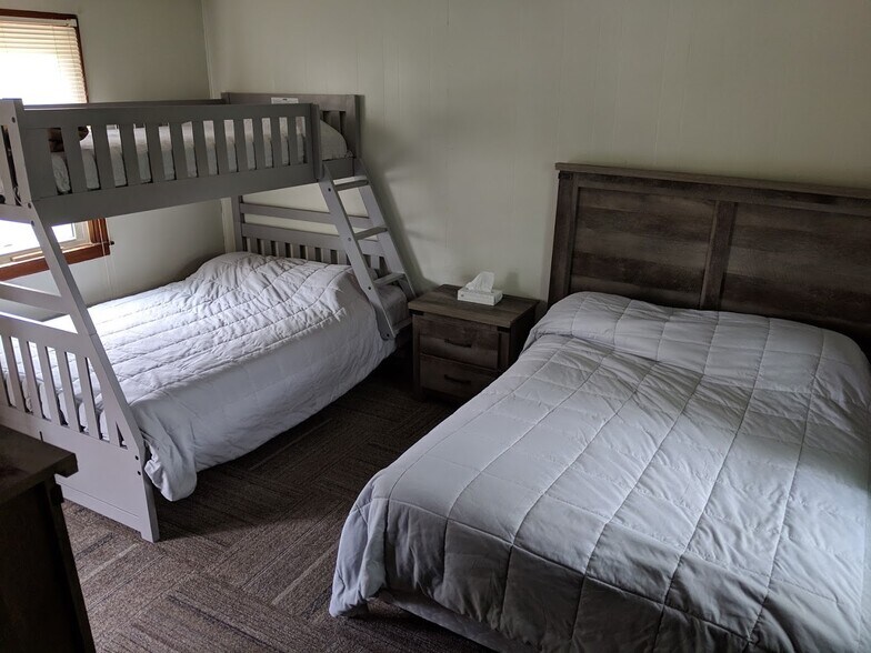 More Photos Of 2410 Albion Ave, Fairmont Hospitality For Sale