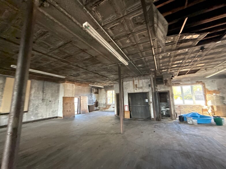 More Photos Of 4611-4613 N Clark St, Chicago Storefront Retail Office For Sale