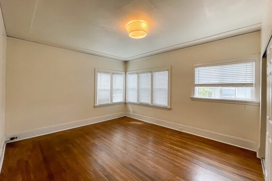 More Photos Of 1000 E 33rd St, Oakland Apartments For Sale