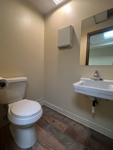 More Photos Of 2710 W Court St, Flint Office For Sale