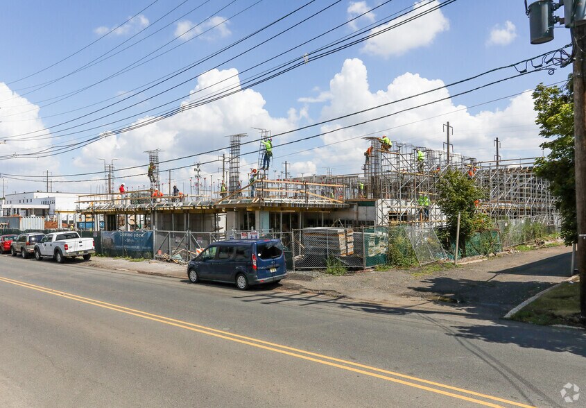 More Photos Of 1001 W Elizabeth Ave, Linden Apartments For Lease