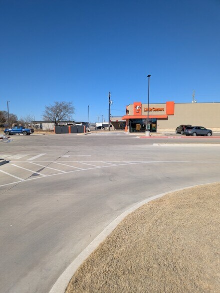 More Photos Of 1723 State 121 Hwy, Bonham Storefront Retail Office For Lease