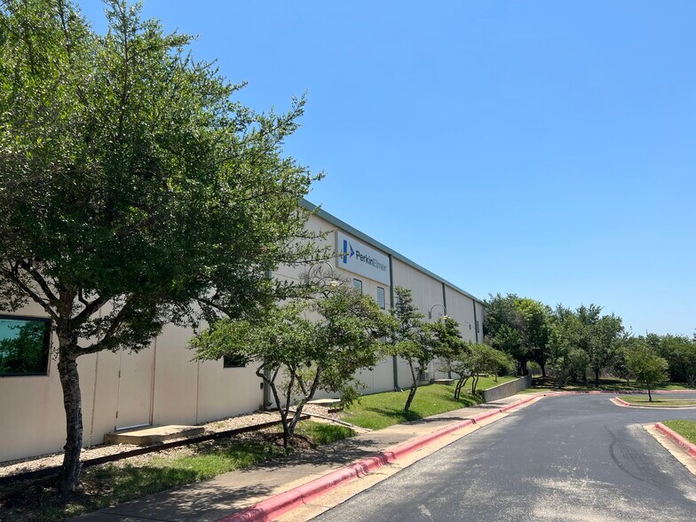 More Photos Of 7050 Burleson Rd, Austin Light Distribution For Sale