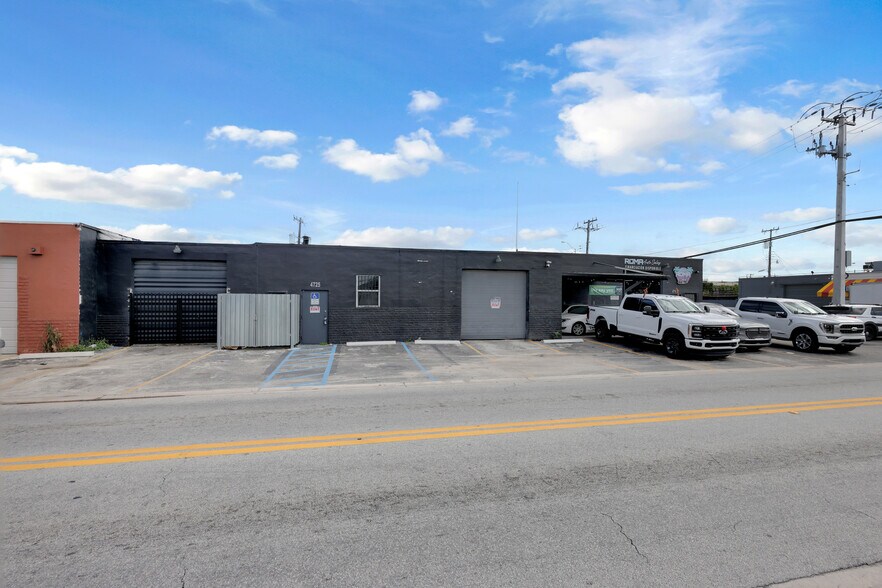 More Photos Of 4725 E 10th Ave, Hialeah Service For Lease