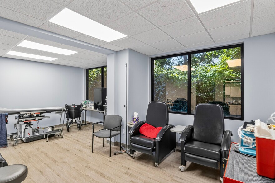 More Photos Of 160 Prosperous Pl, Lexington Medical For Sale