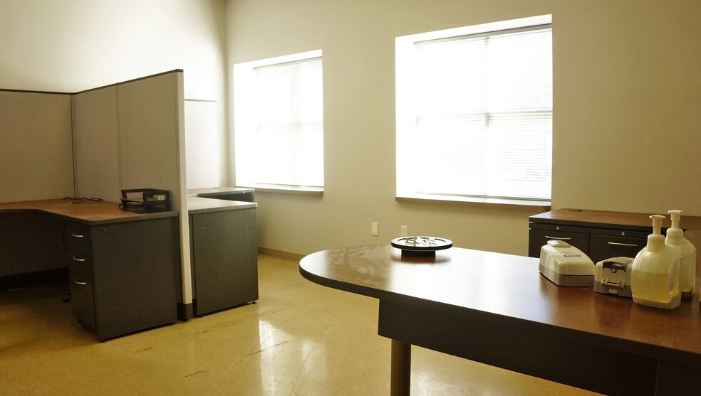 More Photos Of 1 Commercial St, Branford Warehouse For Lease