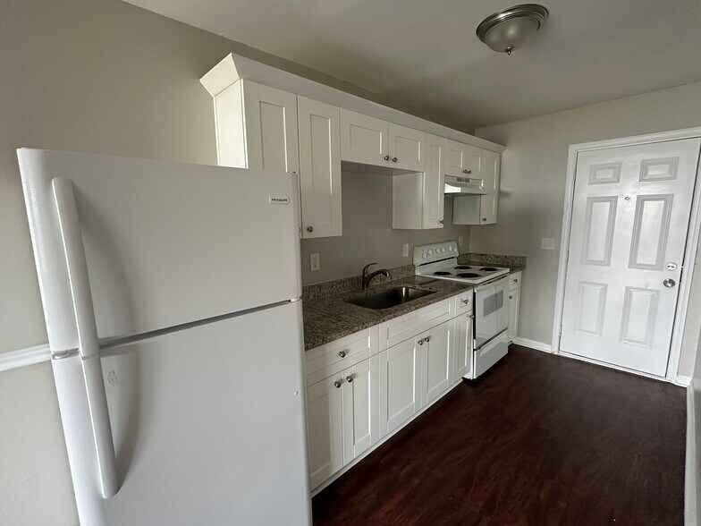 More Photos Of 969 Forest Ave, Forest Park Apartments For Sale