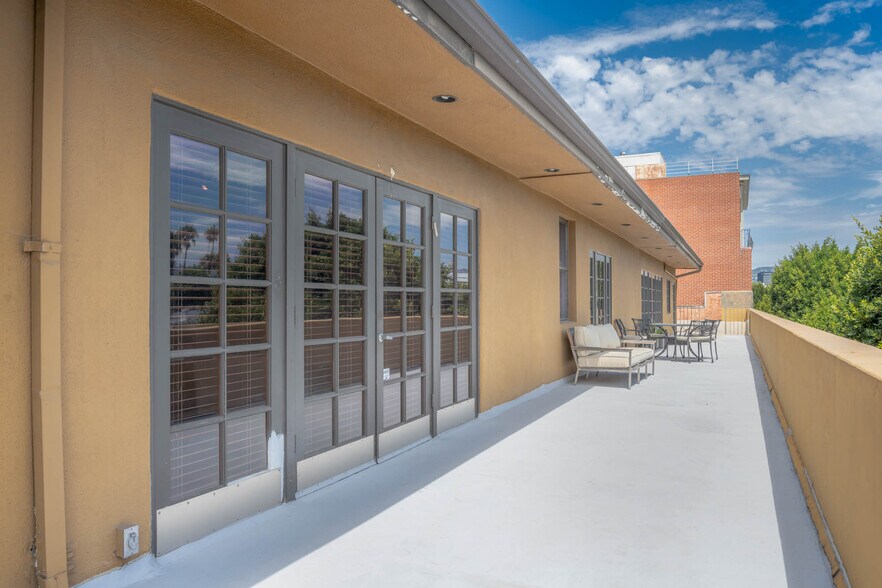 More Photos Of 449 S Beverly, Beverly Hills Office For Sale