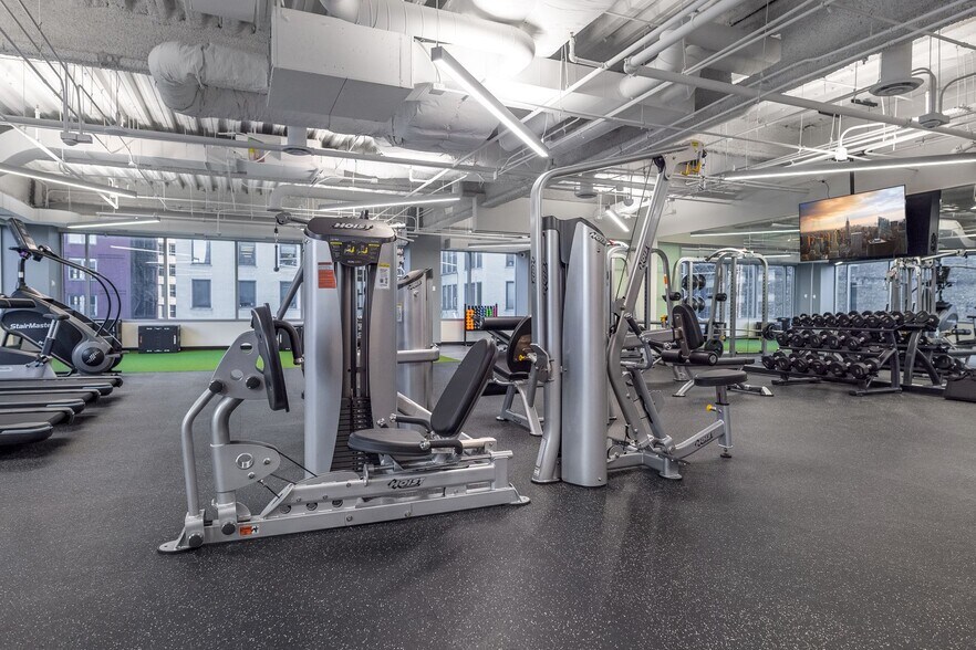 More Photos Of 550 W Van Buren St, Chicago Office For Lease