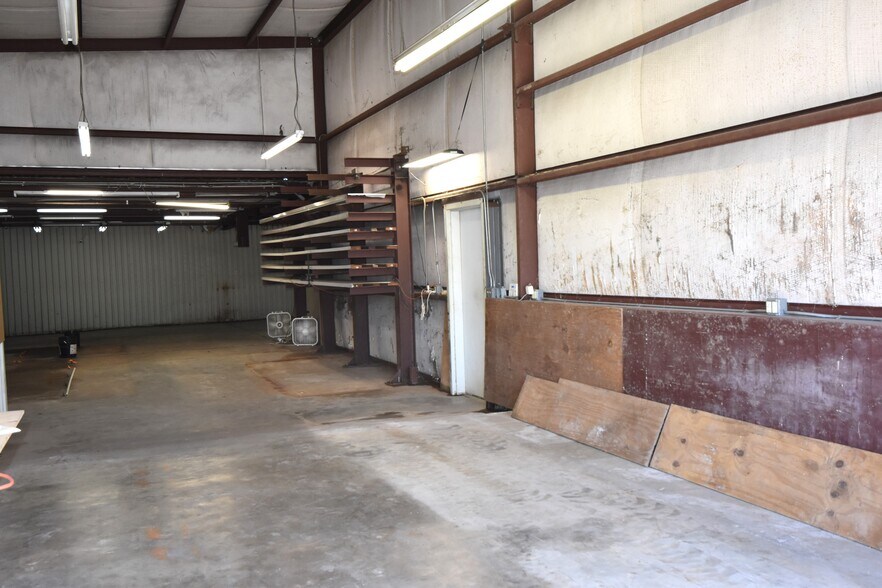 More Photos Of 2201 Chamberlain St, Houston Industrial For Sale