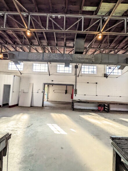 More Photos Of 2706 W 11th St, Little Rock Light Manufacturing For Sale