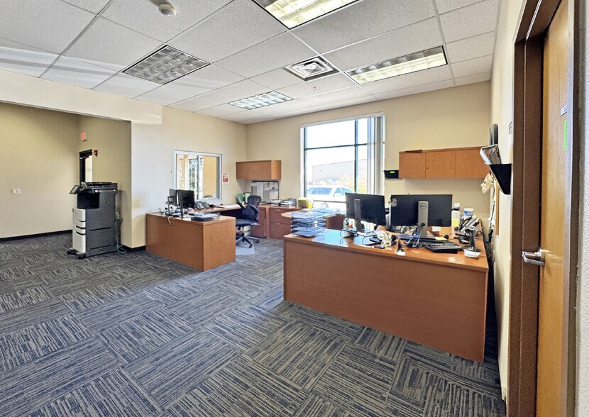 More Photos Of 549 Sand Sage Rd, Los Lunas Distribution For Lease