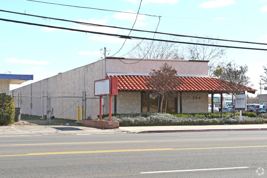 More Photos Of 724 N Ben Maddox Way, Visalia Office For Lease