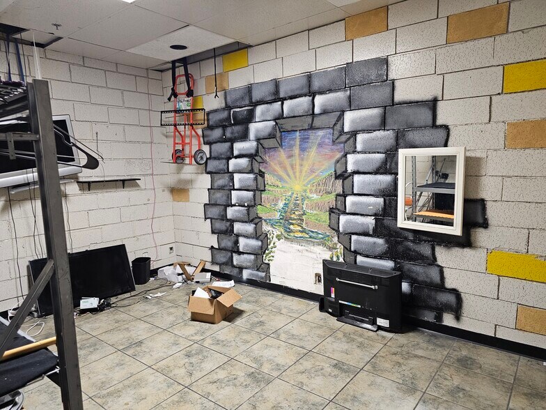 More Photos Of 953 E Sahara Ave, Las Vegas Storefront For Sale