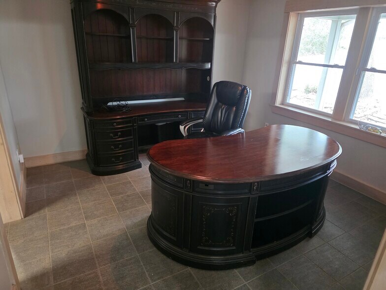 More Photos Of 16885 Rabon Chapel Rd, Montgomery Office For Sale