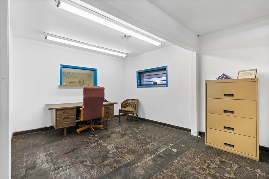 More Photos Of 3314 Carr St, Houston Manufacturing For Sale