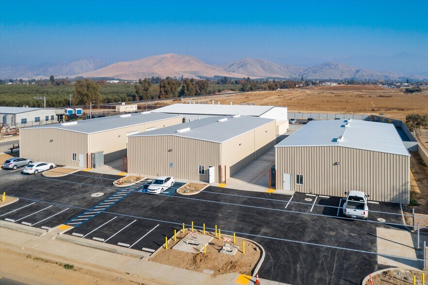More Photos Of 136,146,156 S Blair Rd, Woodlake Industrial For Lease