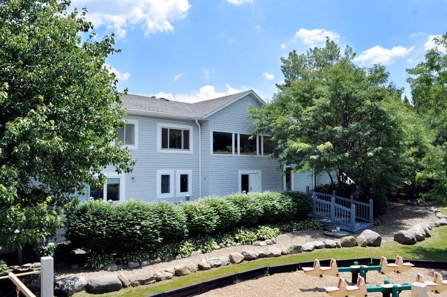 More Photos Of 17892 Chillicothe Rd, Chagrin Falls Office For Sale