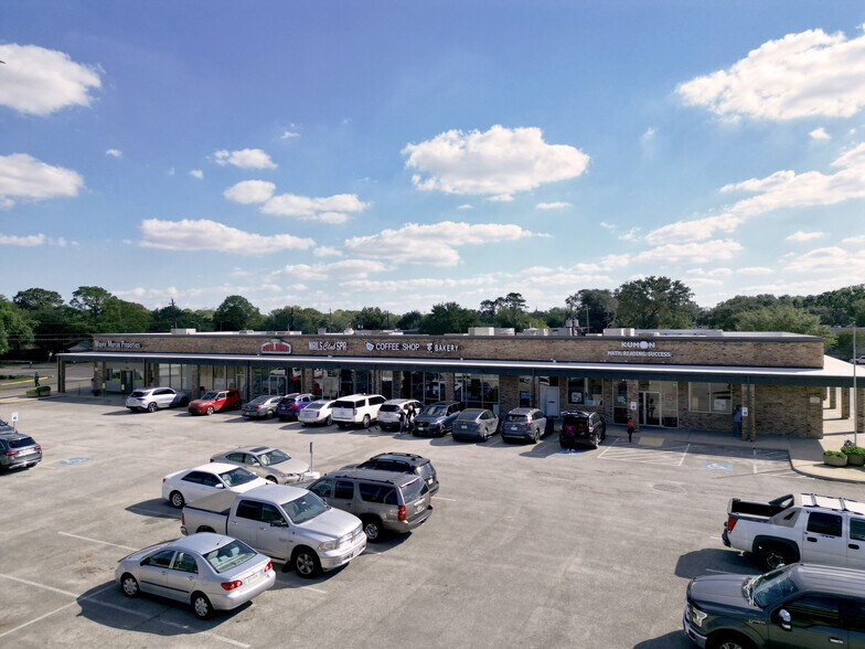 More Photos Of 9700-9730 Hillcroft Ave, Houston Unknown For Lease