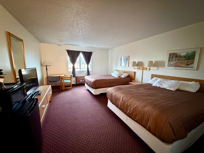 More Photos Of 1150 N Main St, Deer Lodge Hotel For Sale