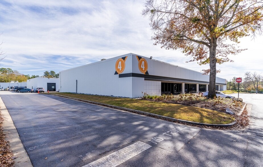 More Photos Of 1000 Holcomb Woods Pky, Roswell Unknown For Lease