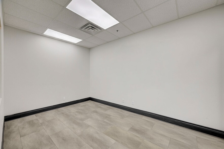 More Photos Of 3068 E Sunset Rd, Las Vegas Warehouse For Sale