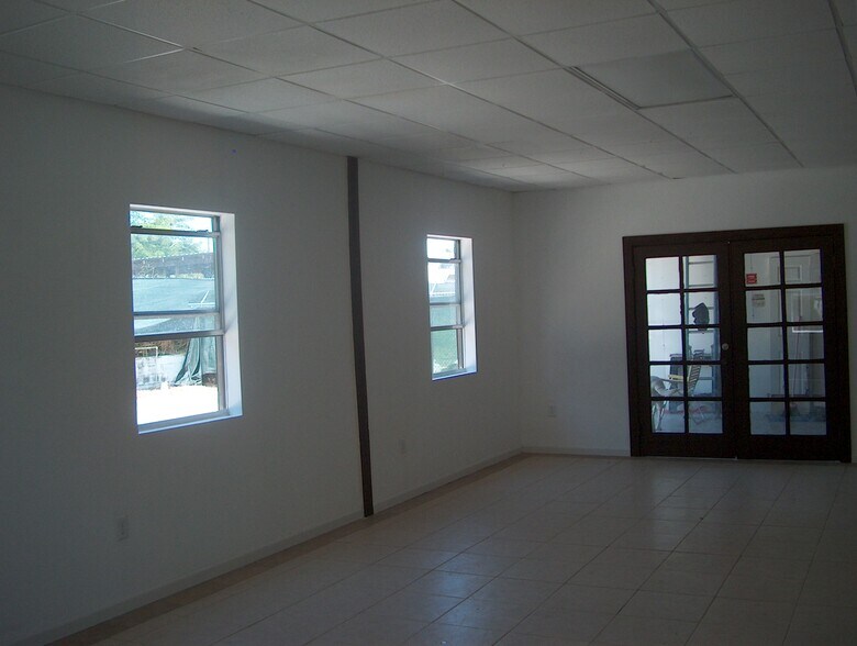 More Photos Of 6745 N Old Dixie Hwy, Fort Pierce Warehouse For Lease