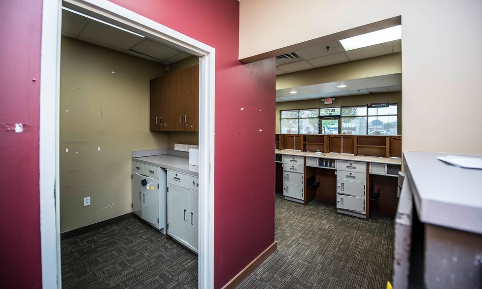 More Photos Of 300 Western Ave, Faribault General Retail For Lease
