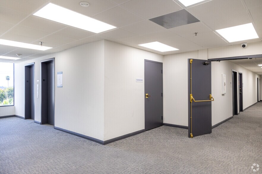 More Photos Of 600 W Broadway, Glendale Office For Lease