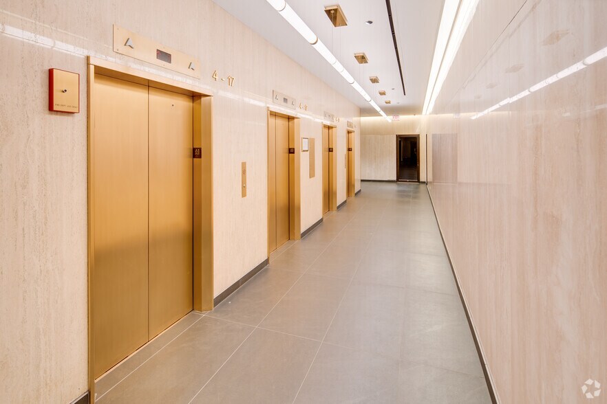 More Photos Of 205 W Randolph St, Chicago Office For Lease