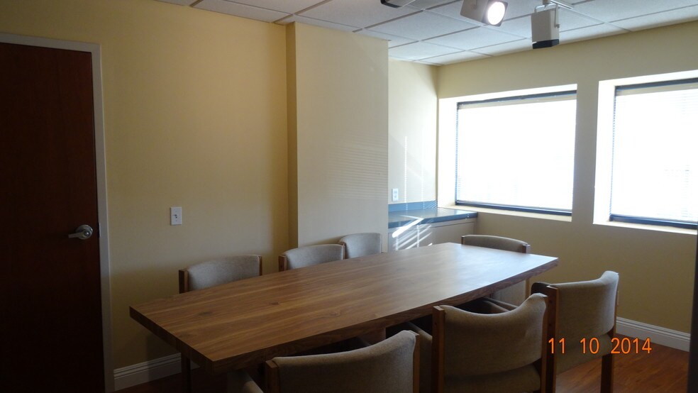 More Photos Of 18747 Sherman Way, Reseda Office For Lease