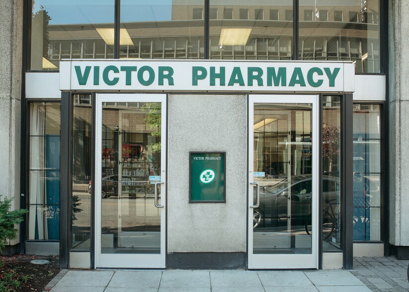 More Photos Of 180 Dundas St W, Toronto Office For Lease