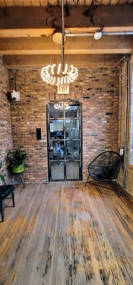 More Photos Of 2003 W Fulton St, Chicago Loft Creative Space For Lease