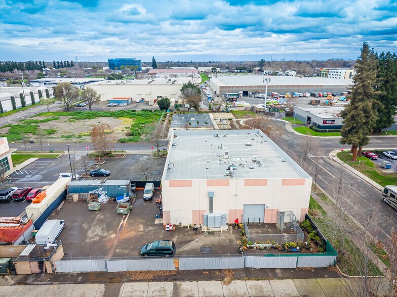 More Photos Of 1030 N D St, Sacramento Light Manufacturing For Sale