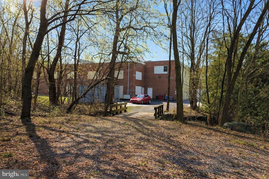 More Photos Of 113 E Chestnut St, Souderton Self Storage For Lease