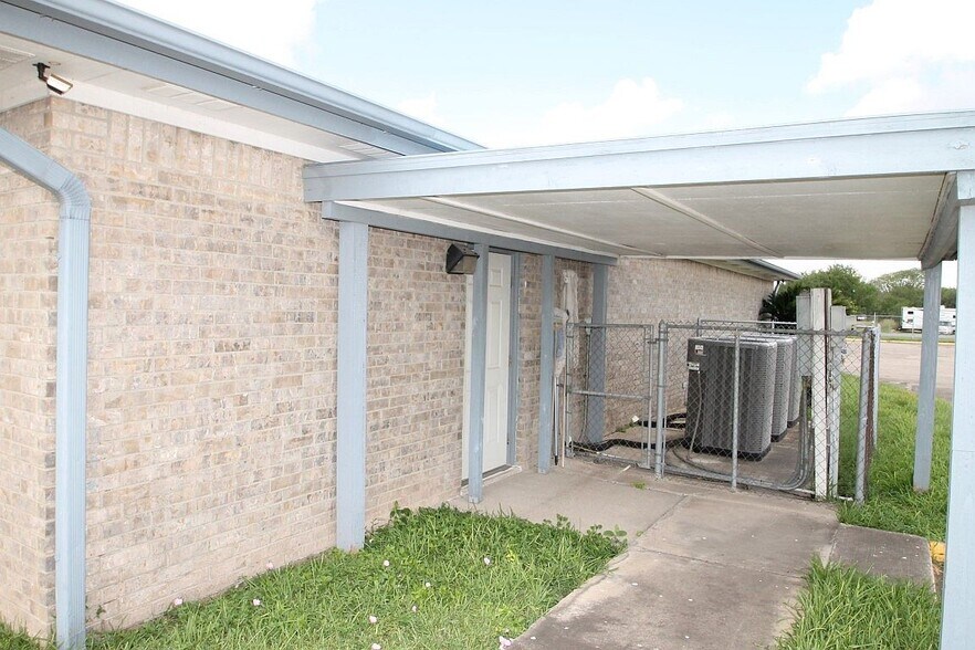 More Photos Of 5446 N FM 493, Donna Office For Sale