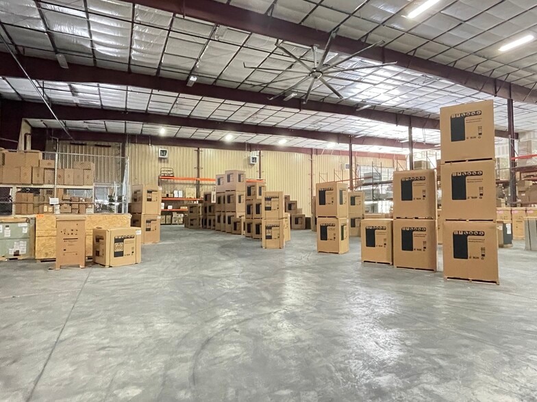 More Photos Of 5431 SW 35th Dr, Gainesville Showroom For Sale