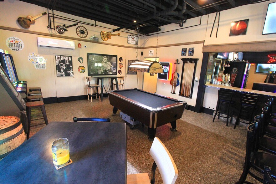 More Photos Of W3239 Dundas Rd, Kaukauna Bar For Sale