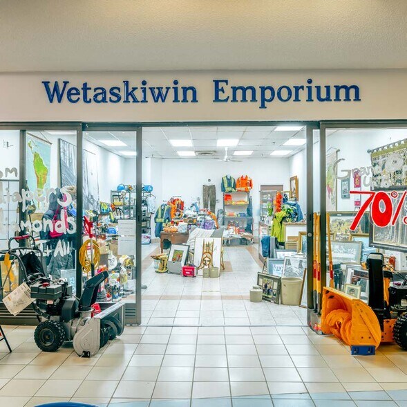 More Photos Of 3725 56 St, Wetaskiwin General Retail For Lease