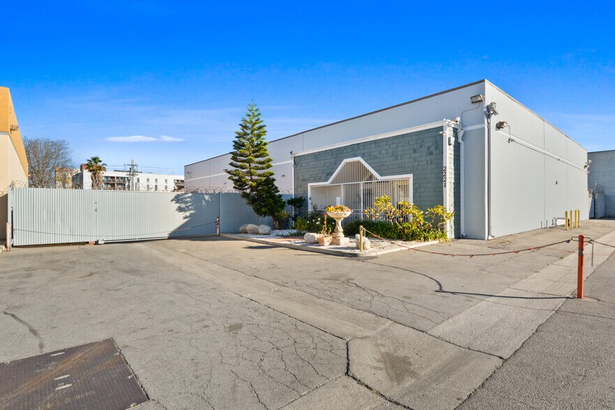 Primary Photo Of 2221 Cape Cod Way, Santa Ana Manufacturing For Sale