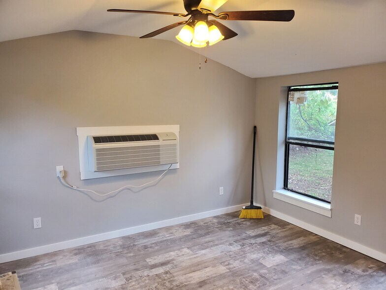 More Photos Of 86 Hillside Ave, Holiday Island Apartments For Sale