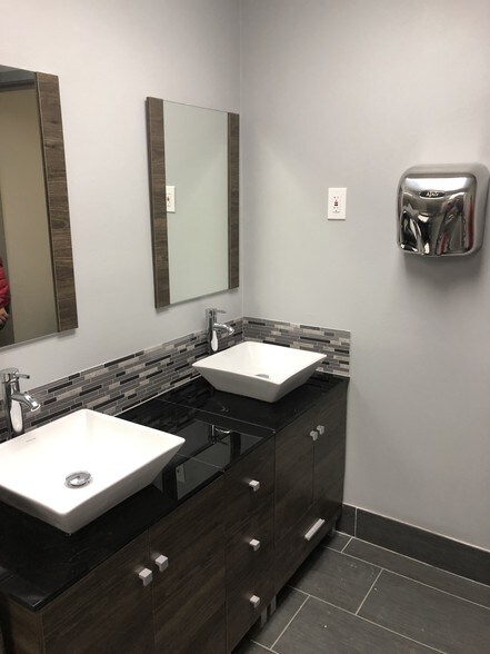 More Photos Of 8811 S Tacoma Way, Tacoma Medical For Lease