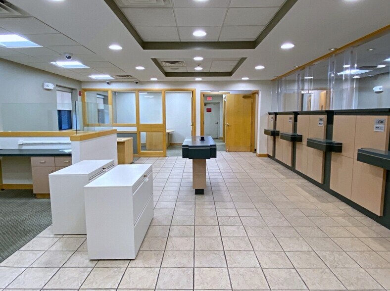 More Photos Of 573 Main St, Woburn Office For Lease