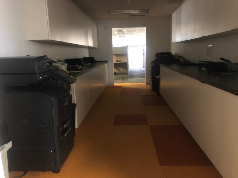 More Photos Of 7900 Tanners Gate Ln, Florence Office For Lease