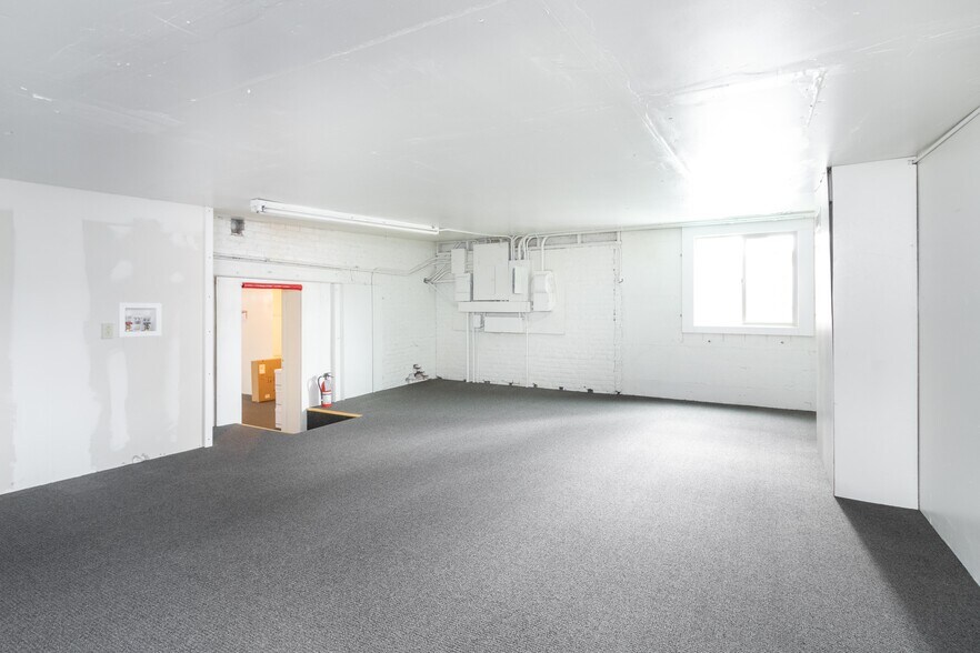 More Photos Of 622-630 SE Jackson St, Roseburg Storefront For Sale