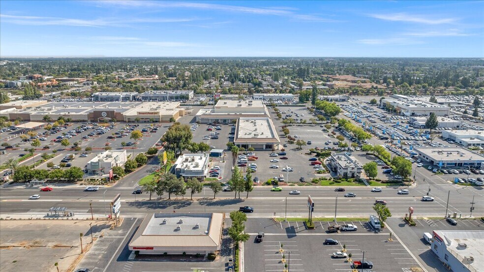 More Photos Of 5646 N Blackstone Ave, Fresno Unknown For Lease