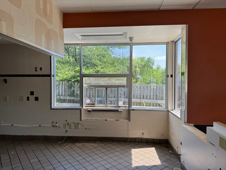 More Photos Of 855 S Broadway, Wind Gap General Retail For Lease