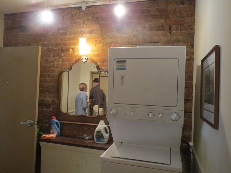 More Photos Of 105 W Main St, Elkin Office For Sale